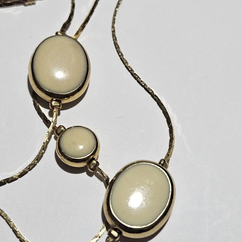 Vintage Avon Gold and Enamel Necklace